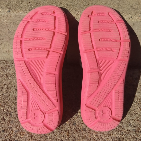 Girls Under Armore slides - Picture 10 of 11